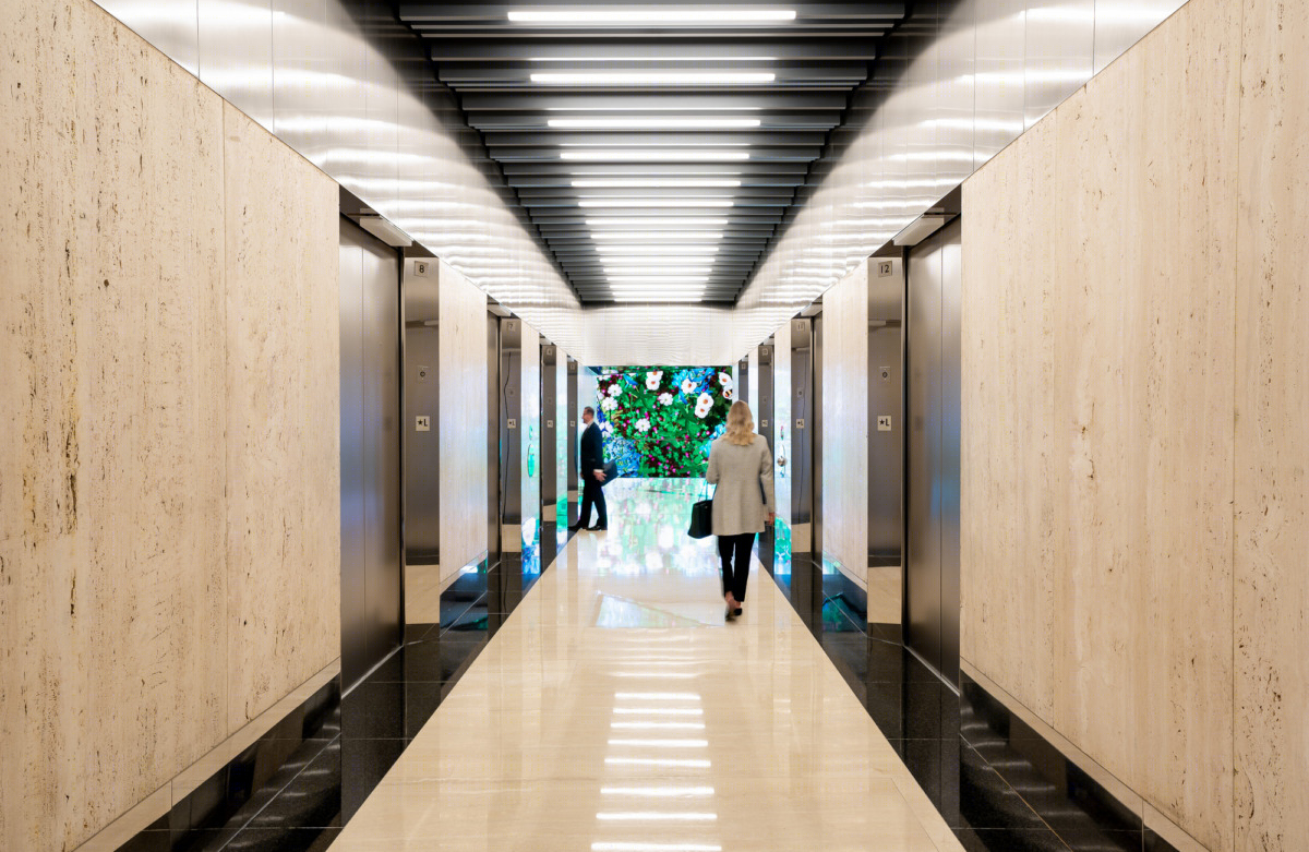 Houston 地标"Fantome Tower"打造 4K LED 数字艺术大厅-12