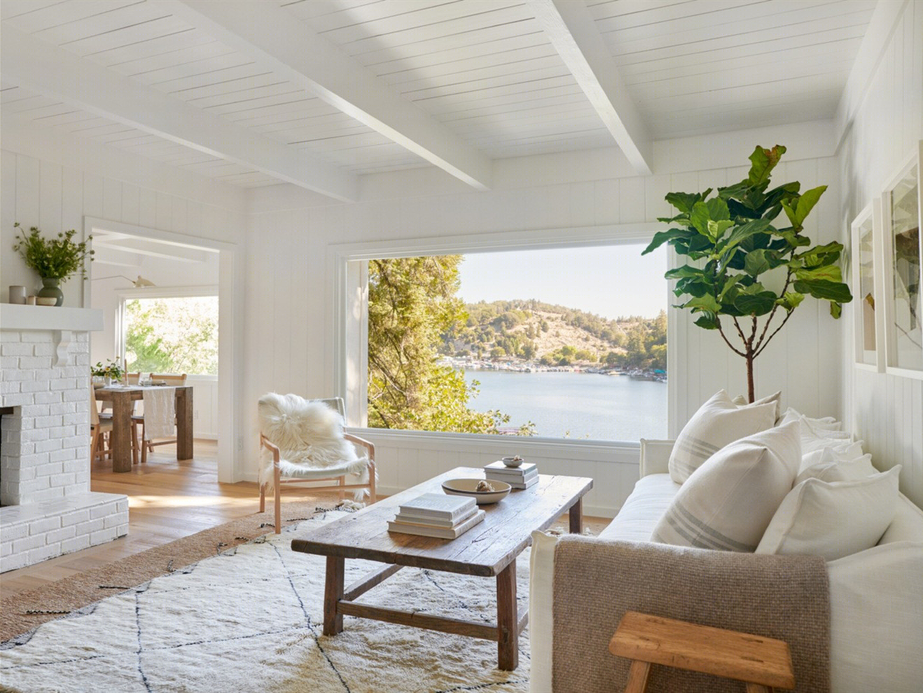 美国加利福尼亚风格的通风湖畔房-2