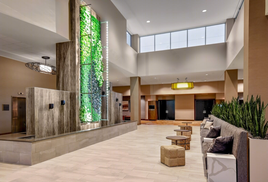 Hilton Jonesboro Red Wolf Convention Center,现代自然风情的温馨空间-6