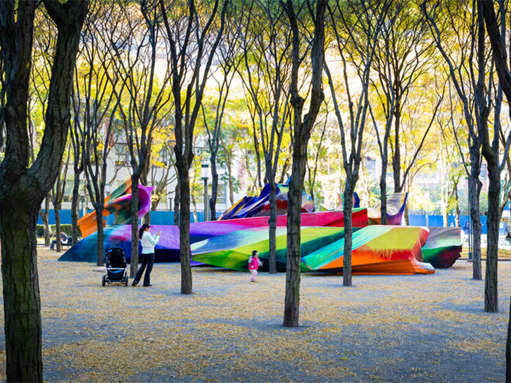 纽约“我们俩”彩色地雕 | 城市公共艺术的新地标-7