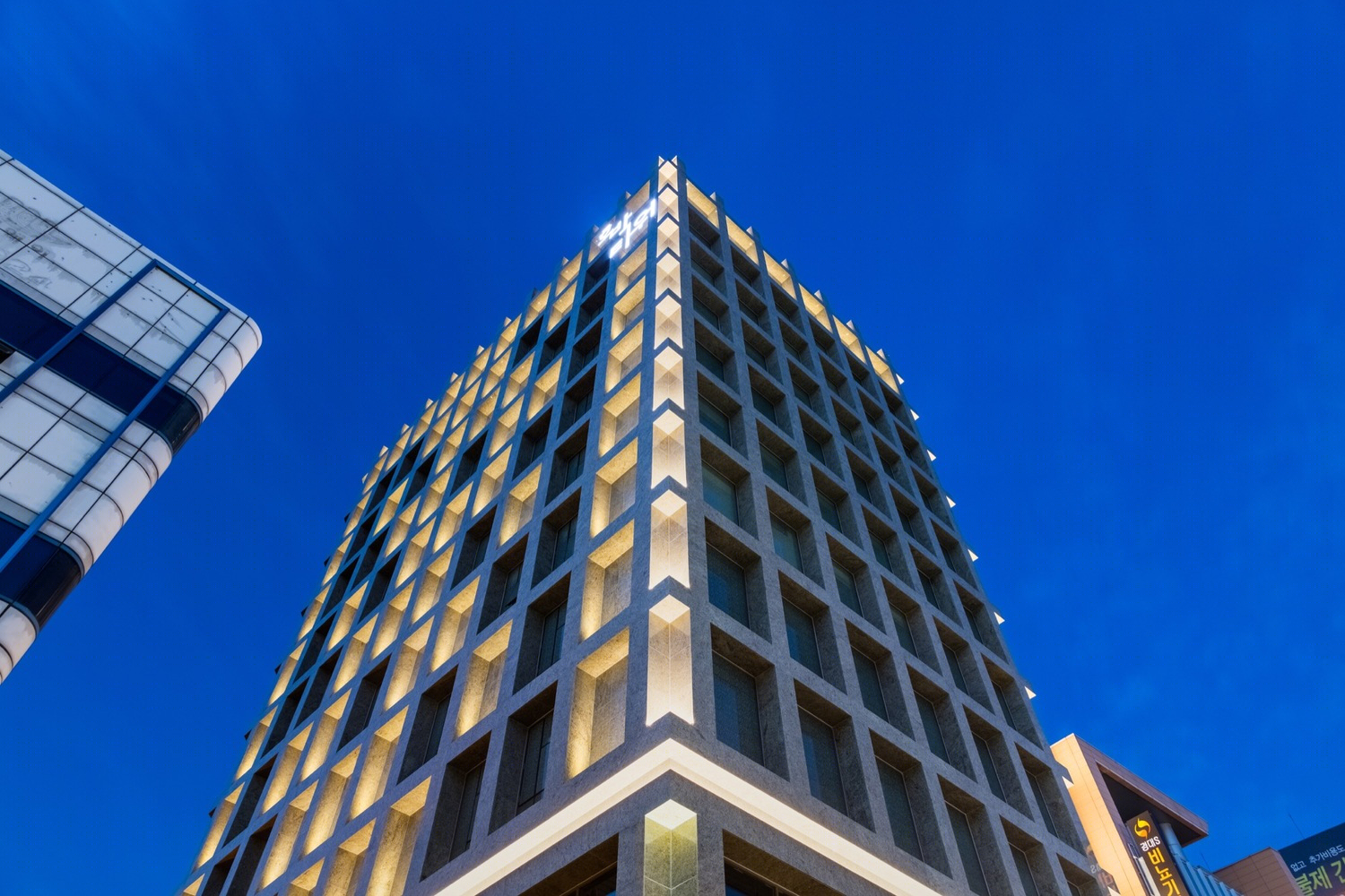 韩国 Hobak 办公塔楼-15