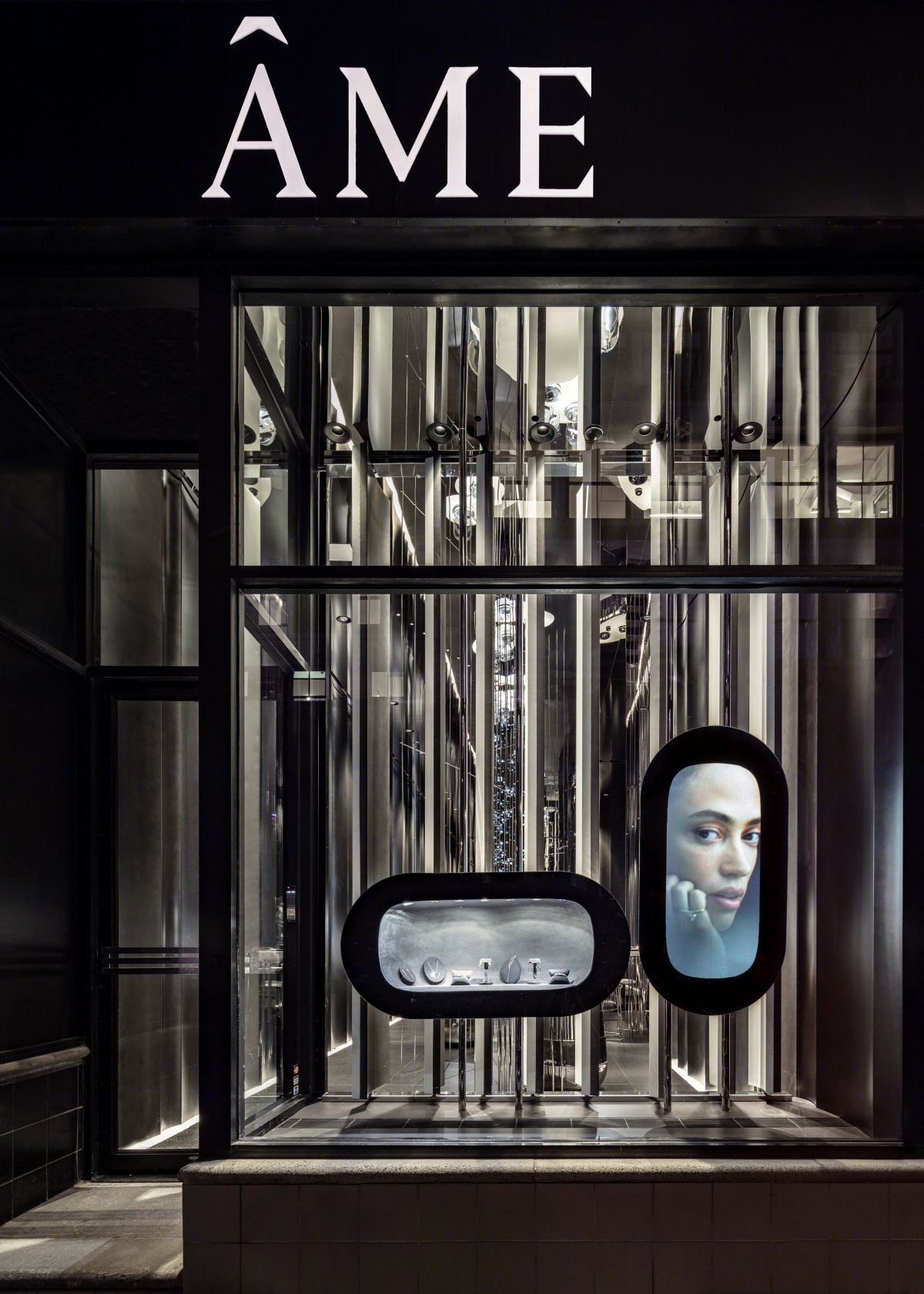 感官零售体验 | 纽约 Ame Store 的炭黑钢墙设计-3