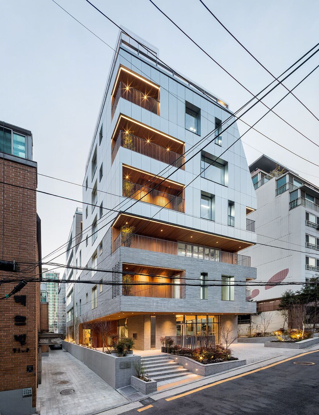 首尔“11 Terrace” · 打造与街道互动的办公空间-23