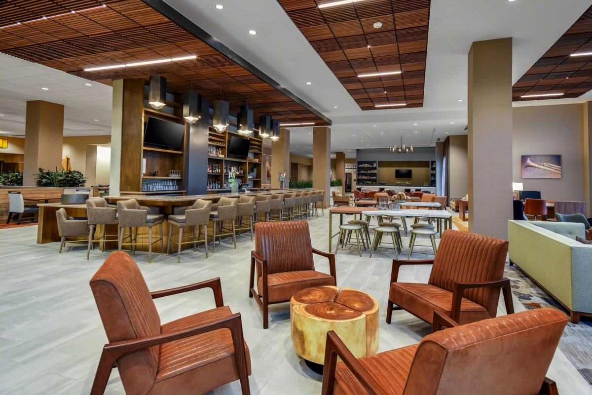 Hilton Jonesboro Red Wolf Convention Center,现代自然风情的温馨空间-8