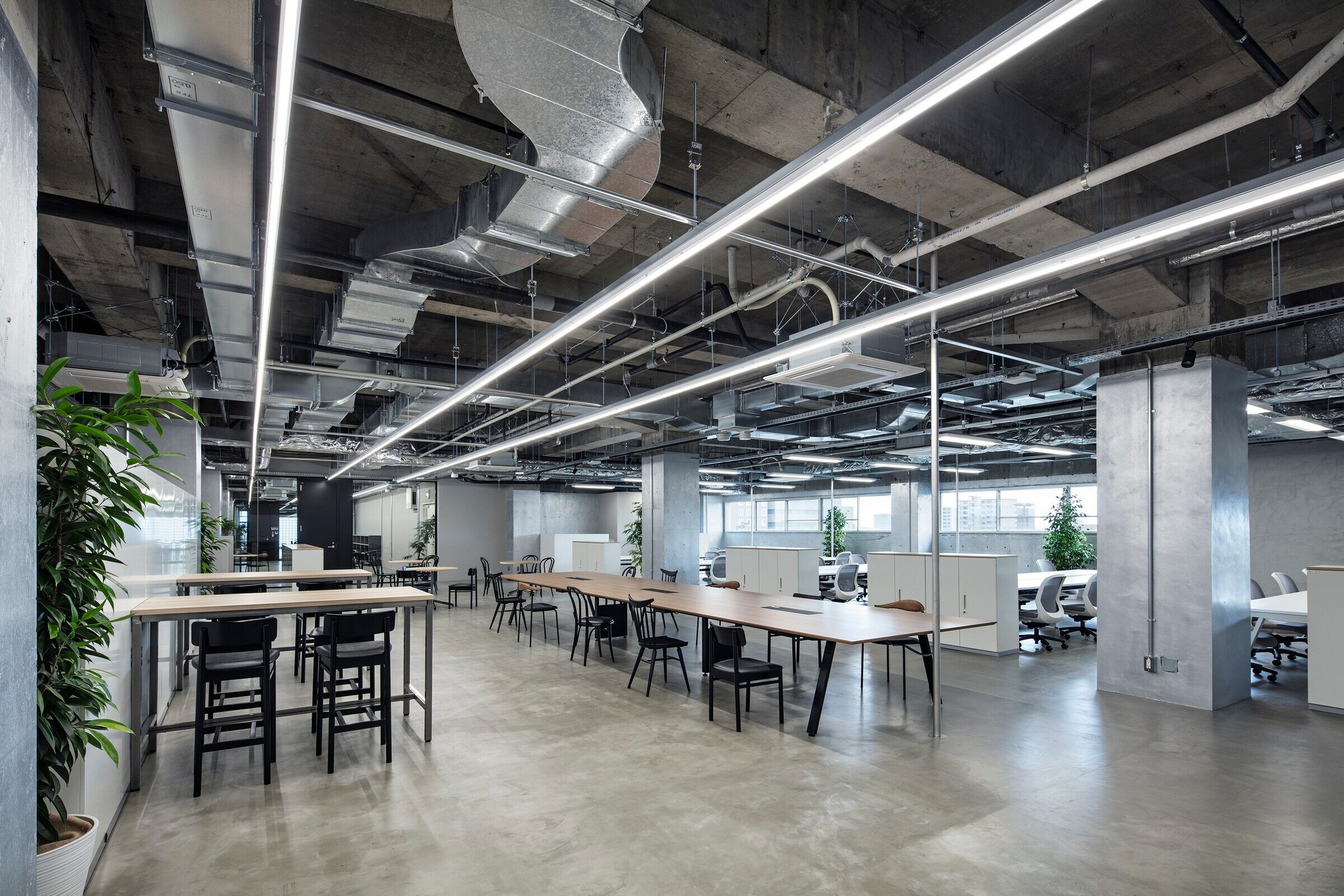 旧百货大楼翻新成灵活办公空间丨日本群马丨SAKUMAESHIMA-39