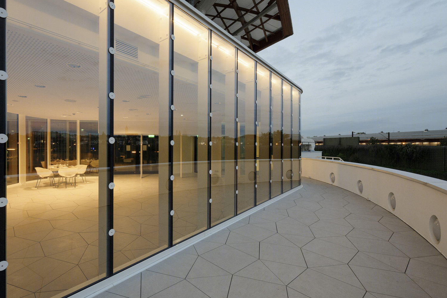 法国蓬皮杜梅斯餐厅加建丨Studiolada Architects建筑事务所-50