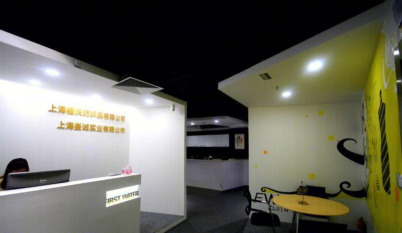 钻石切斜吧台设计，打造多功能办公空间-10