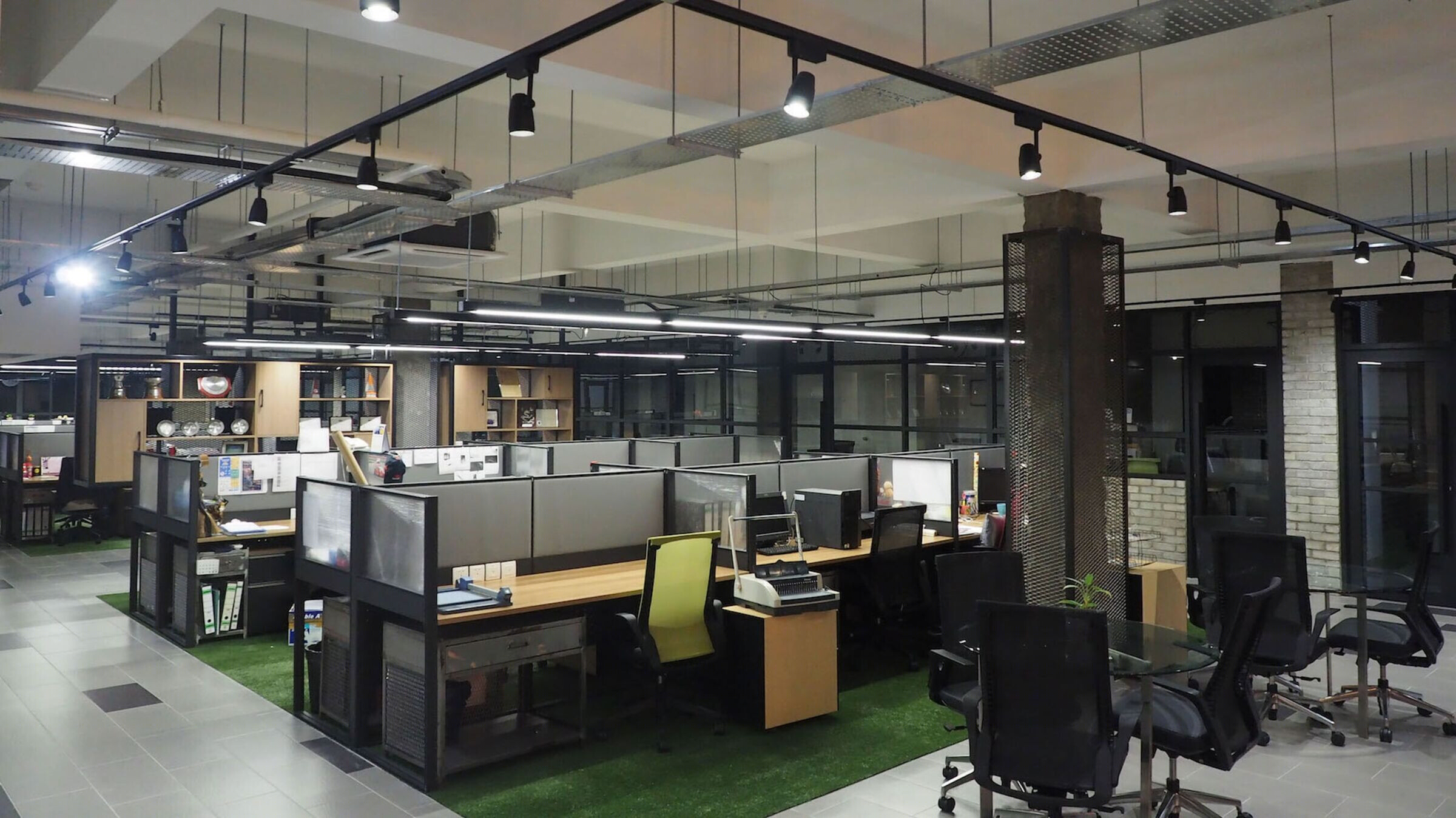 马来西亚 EzyOffice 金融科技公司 Loft 风格办公室设计-12