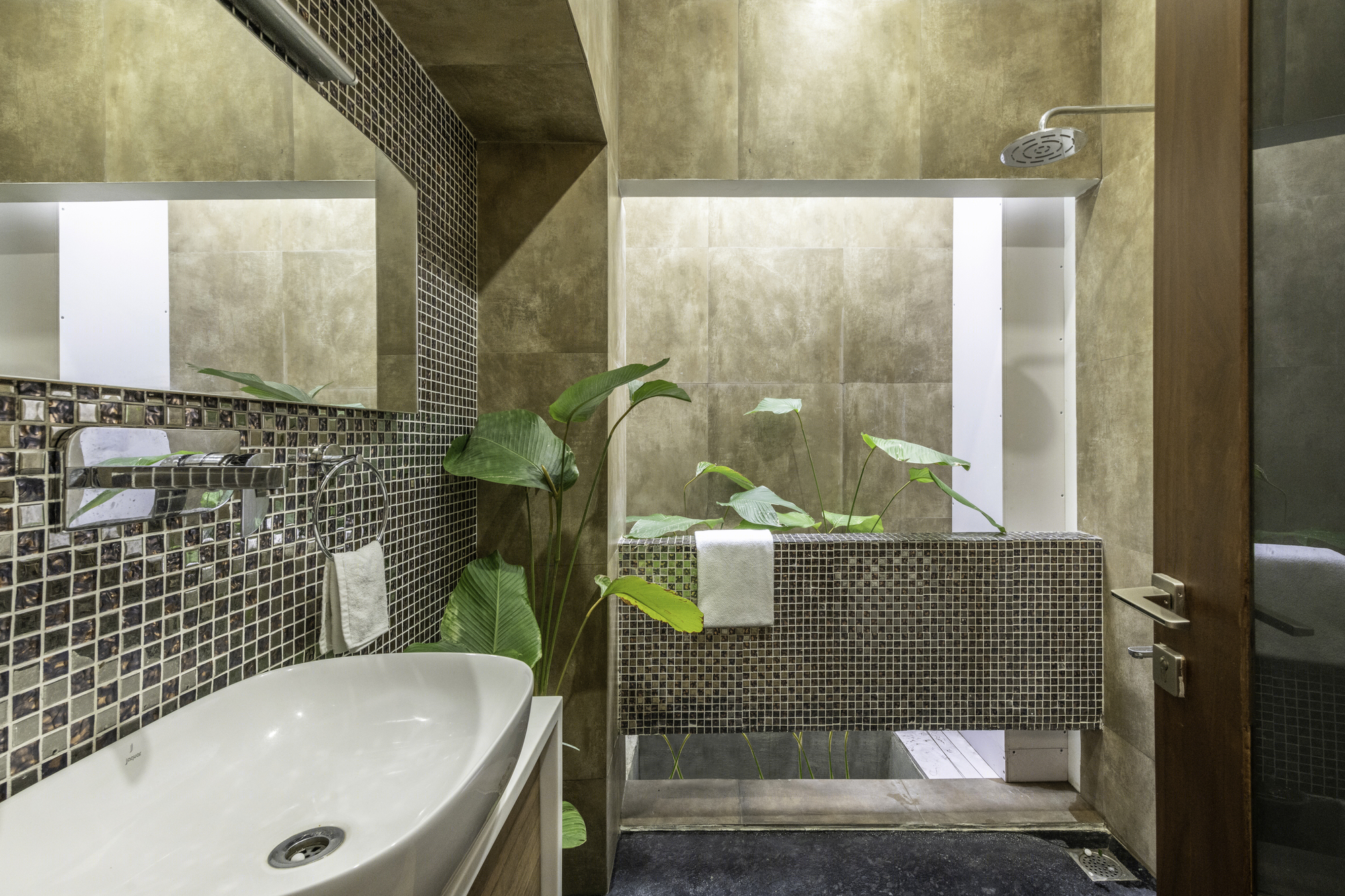 Le Tranquil House · 现代简约的宁静别墅设计丨印度本地治里-21