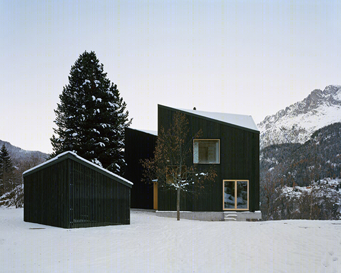 瑞士雪顶原木住宅-11