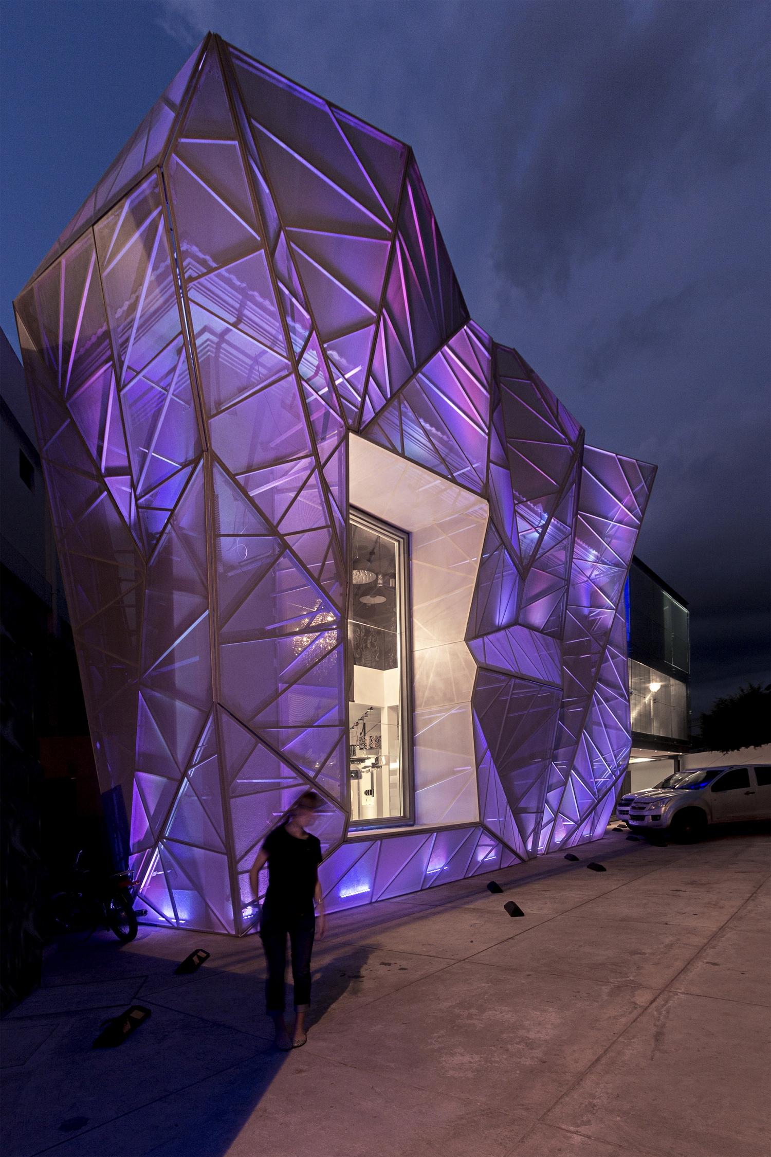 瓜亚基尔积分灯光商业建筑丨Jannina Cabal & Arquitectos-27