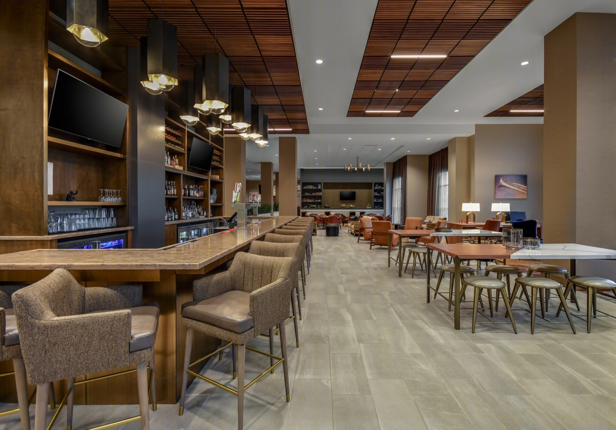 Hilton Jonesboro Red Wolf Convention Center,现代自然风情的温馨空间-10