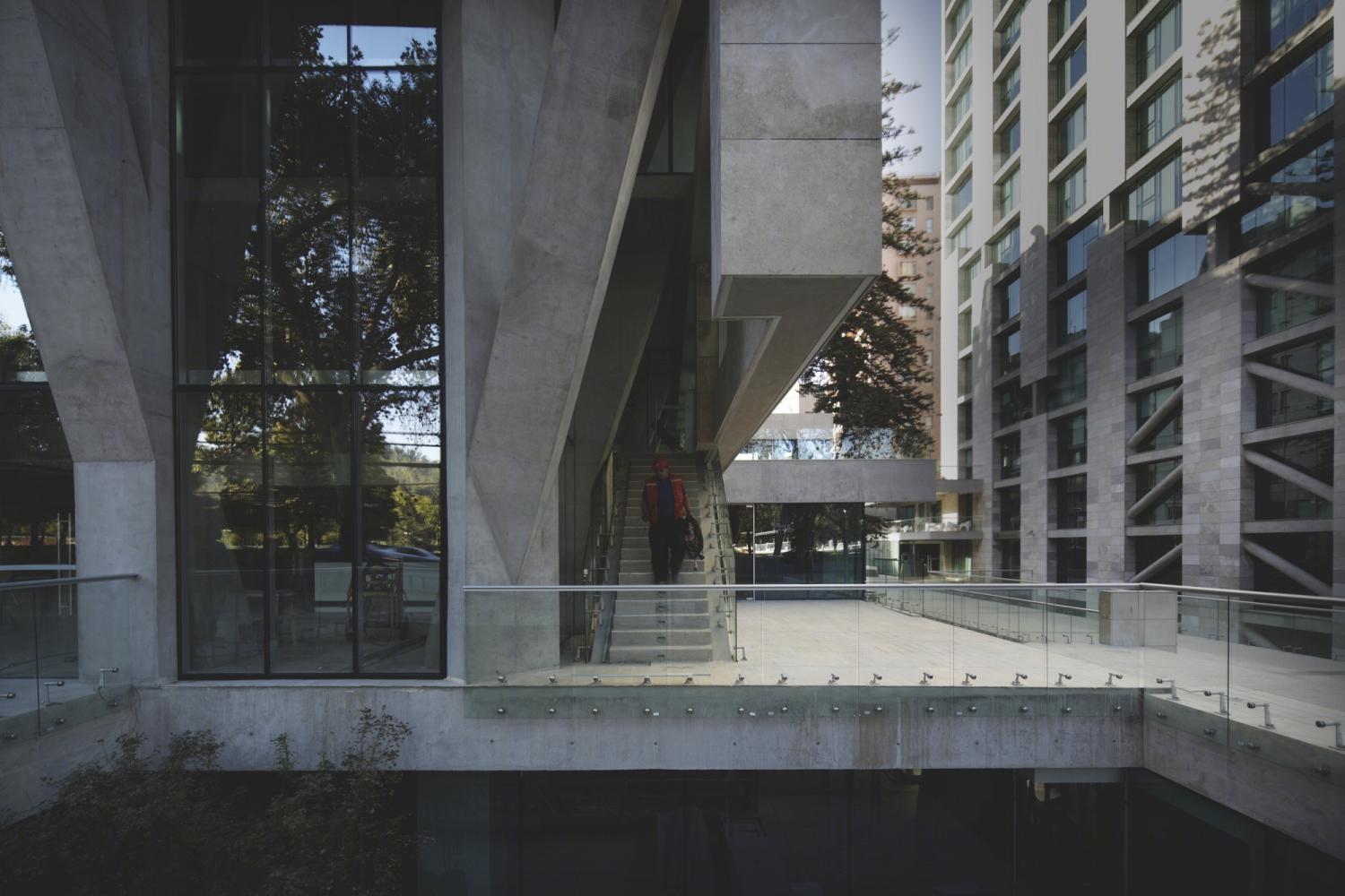 智利圣地亚哥公共设施大楼丨Eugenio Simonetti + Renato Stewart-24