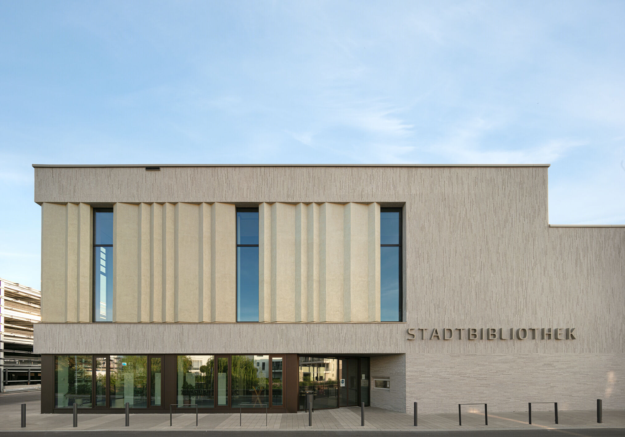 德国 Sinsheim 市厅图书馆翻新项目丨Fischer Ziebold Architects-15