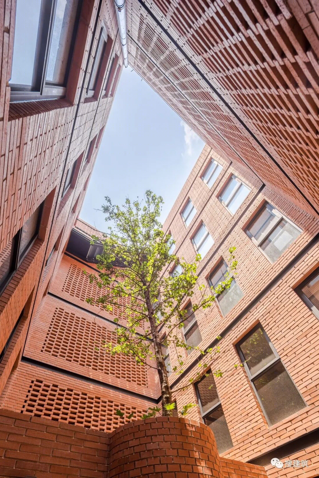 墨西哥市中心砖立面住宅 | 自然耐用,提供良好隐私与视野-14