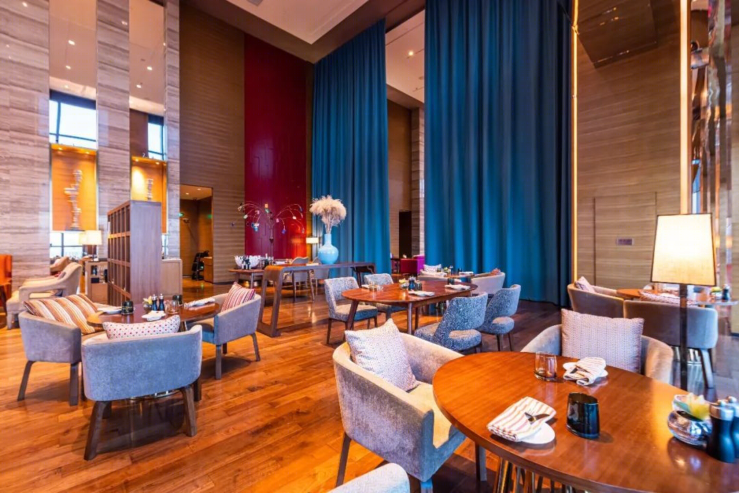 北上海凯悦酒店 The Lounge 餐厅 | 270 度城景,美食与音乐的完美融合-44