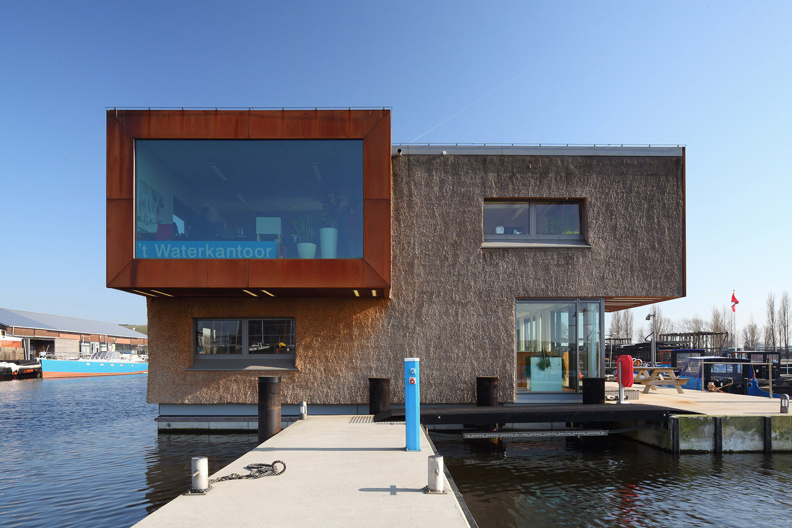 荷兰 Waternet 漂浮办公楼丨Attika Architekten-22