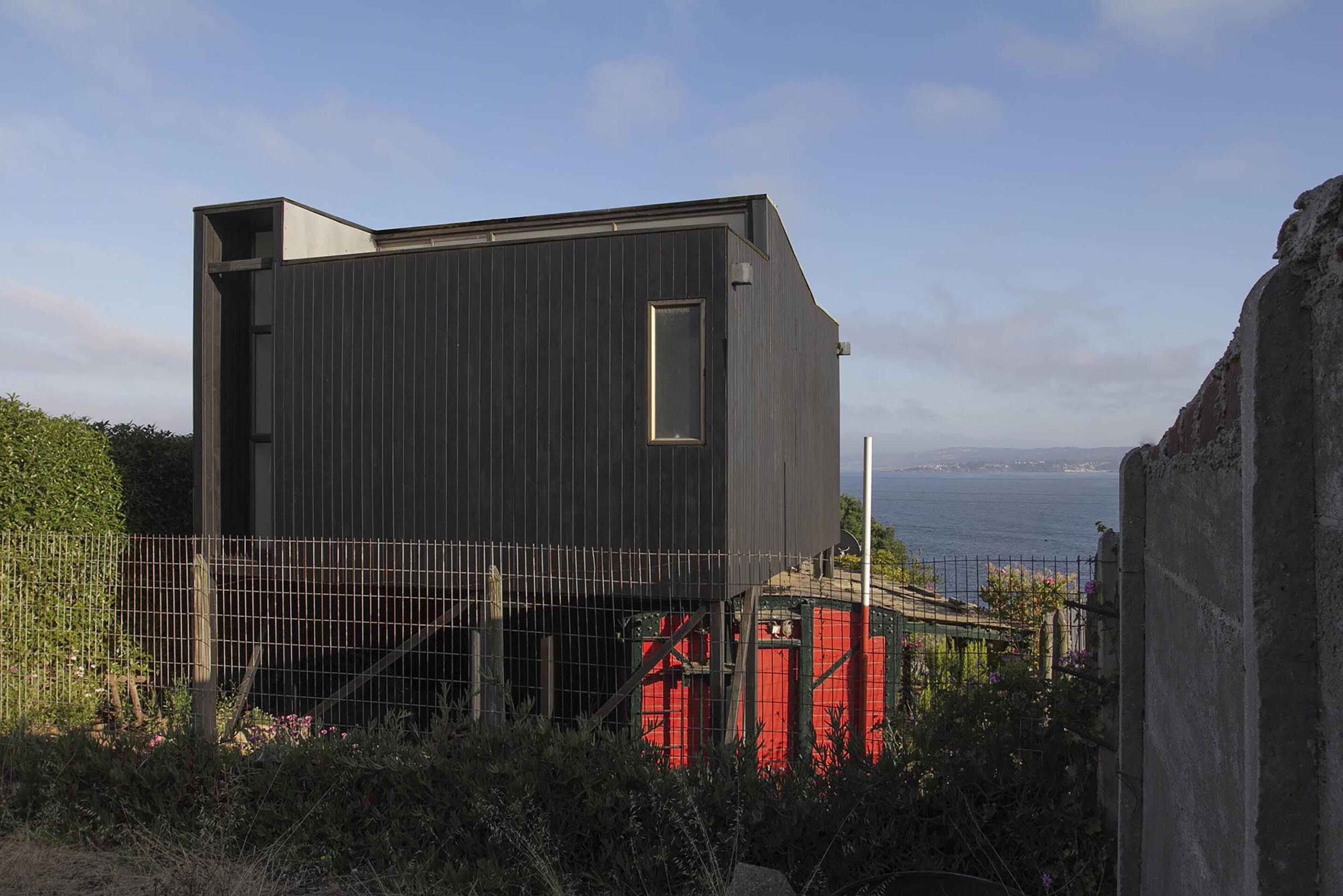 狭地逆袭！智利火车车厢变海景住宅-12