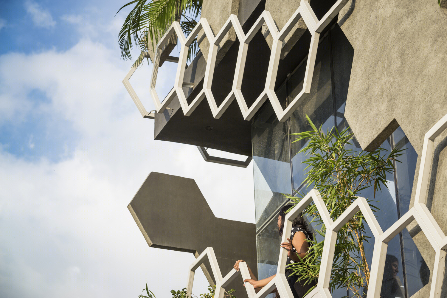 印度 Hexalace 开放式零售建筑 | 遮荫呼吸的混凝土艺术-12