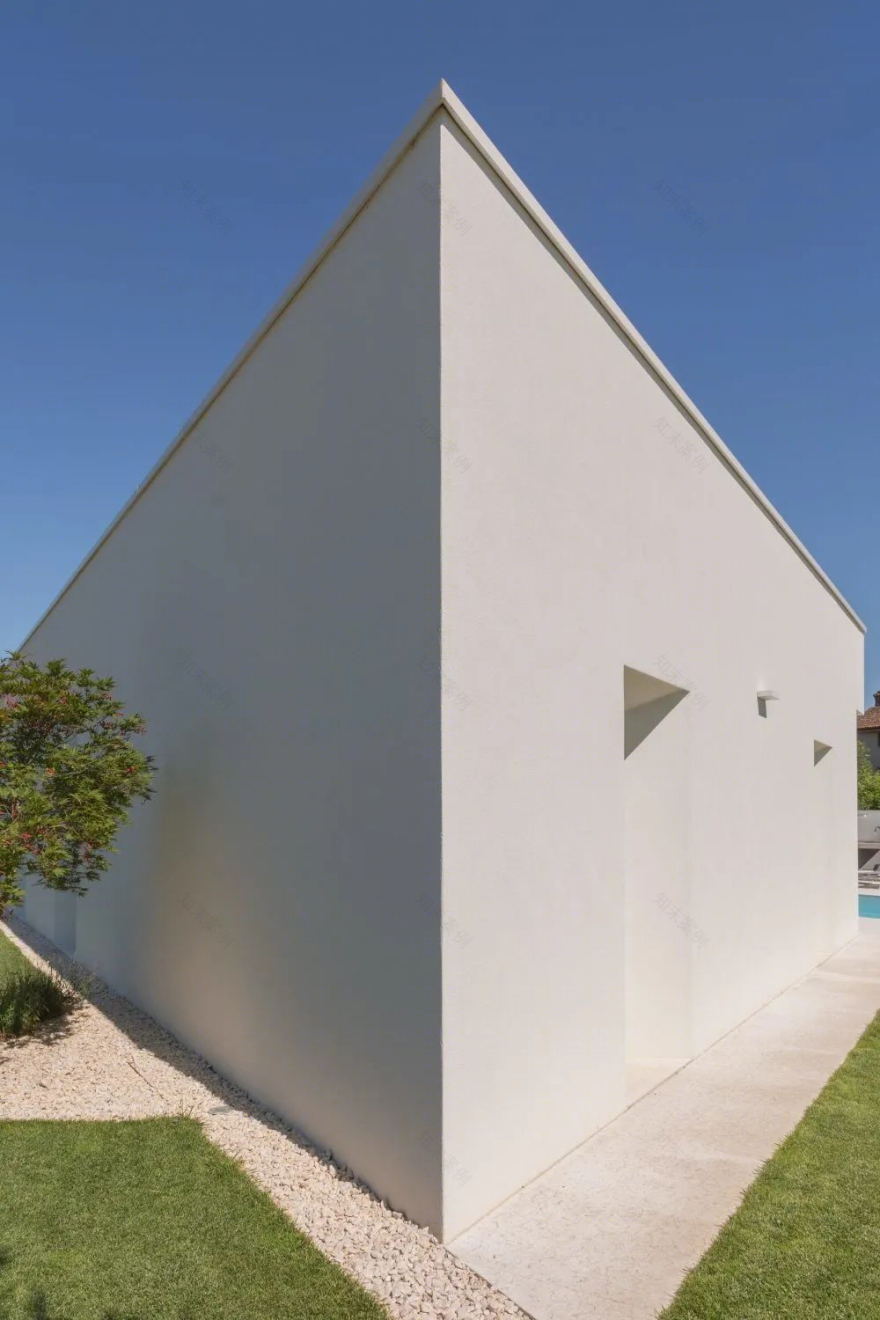意大利 Casa Ora 泳池庭院大宅,极简设计展现生活品质-48