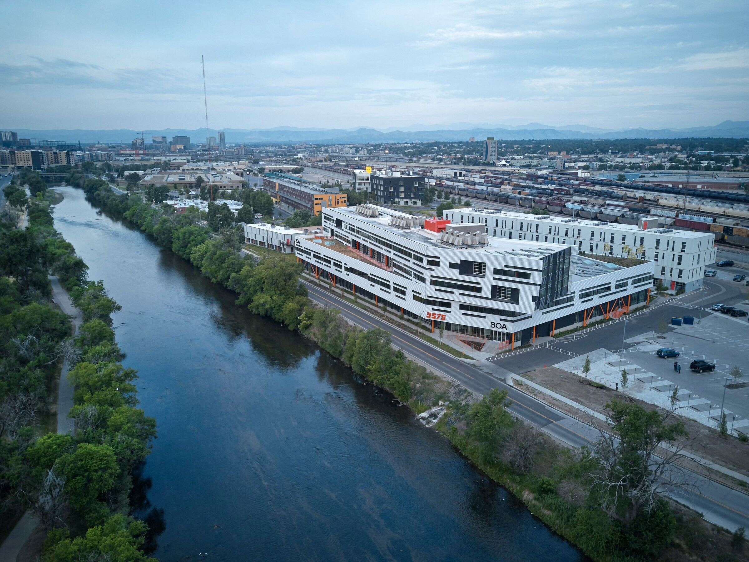 美国丹佛“FLIGHT”办公建筑丨Dynia Architects-13