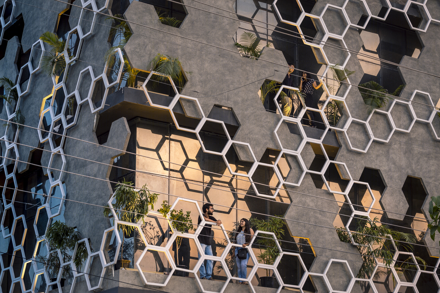 印度 Hexalace 开放式零售建筑 | 遮荫呼吸的混凝土艺术-13