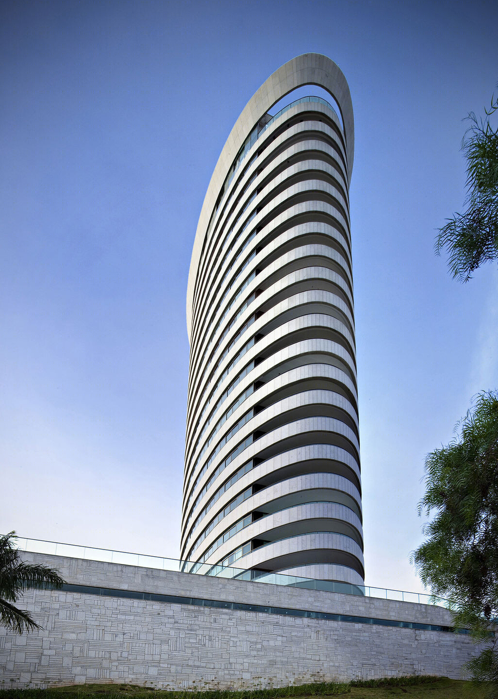 巴西 Parc Zodíaco 公寓建筑,融入景观的曲线设计-32