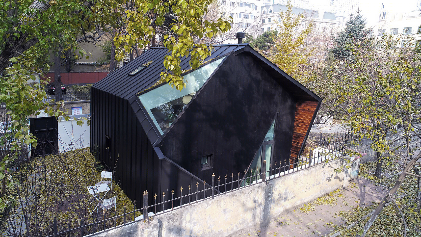 高纬度之家 · 哈尔滨历史街区的包裹性新建筑-12
