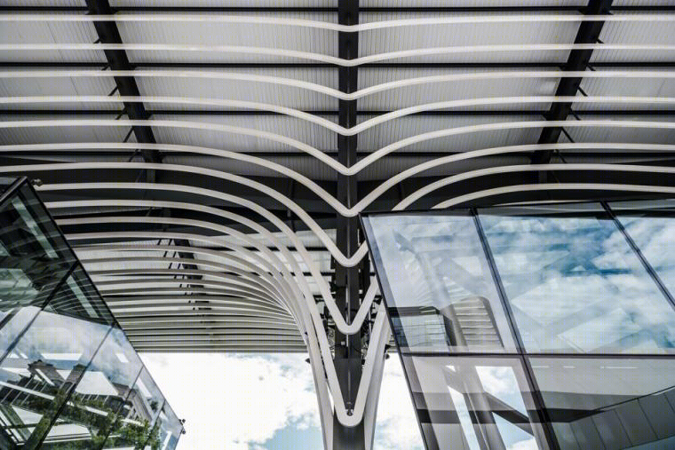 泰国树荫下的玻璃餐厅 | 优雅融合自然与现代设计-27