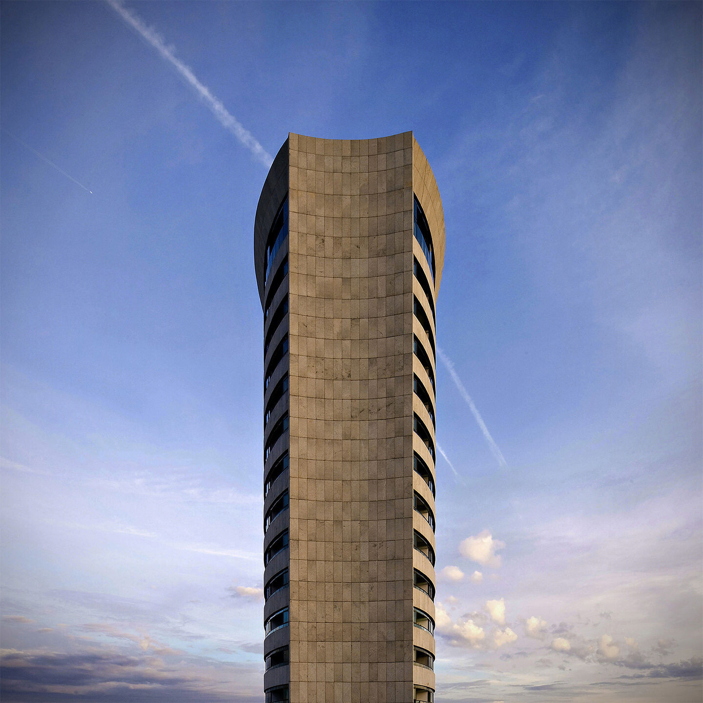 巴西 Parc Zodíaco 公寓建筑,融入景观的曲线设计-33