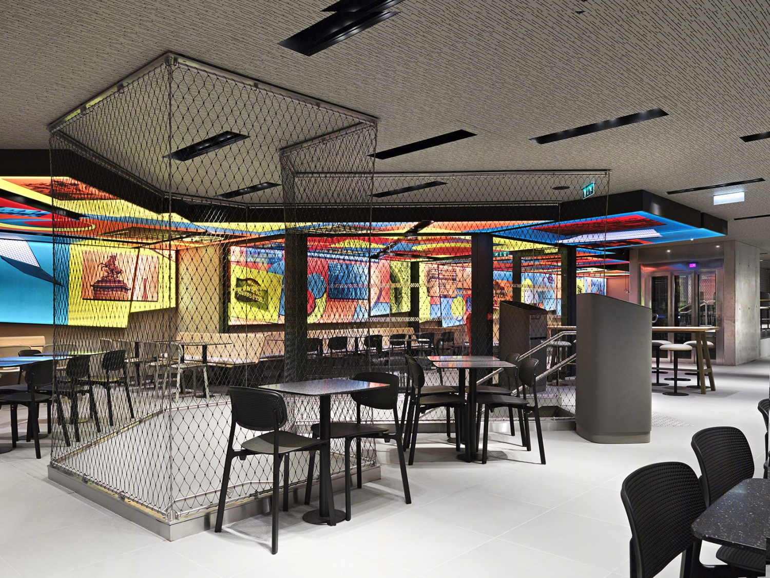 巴黎香榭丽舍麦当劳旗舰店，现代设计诠释餐饮空间-5