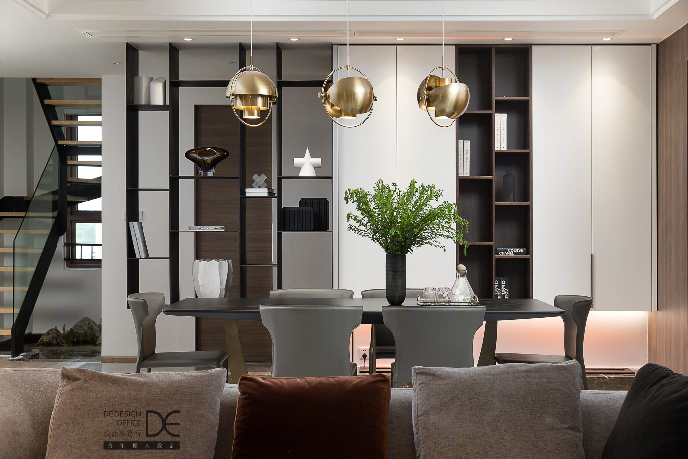 三代同堂的现代简约之家 | 金属质感、宽敞厨房、优雅情调-26