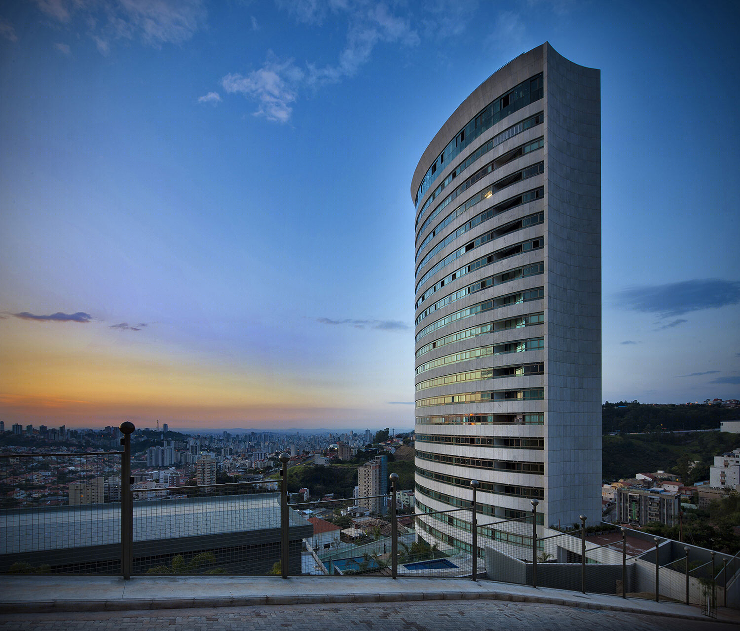 巴西 Parc Zodíaco 公寓建筑,融入景观的曲线设计-35