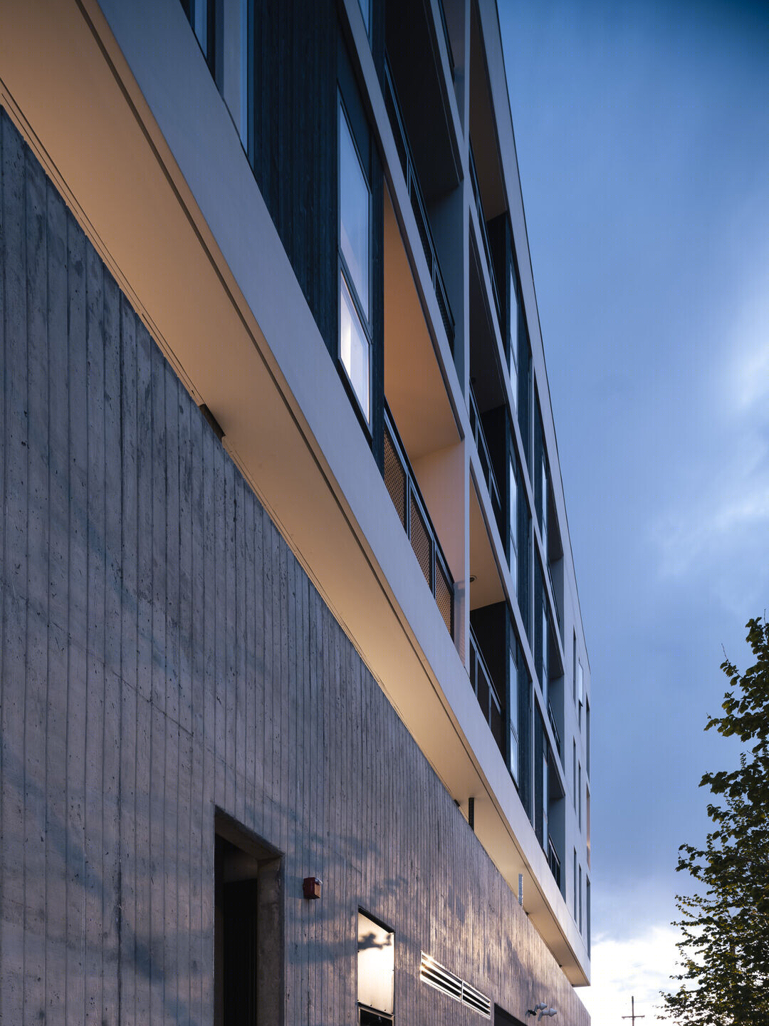 丹佛市中心的悬浮公寓建筑 · The Victor丨美国丹佛丨Dynia Architects-14
