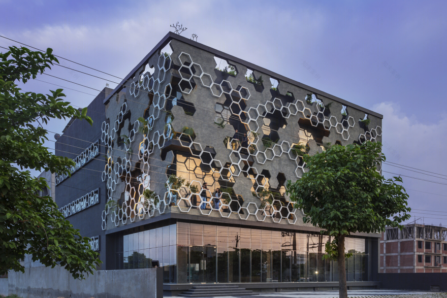 印度 Hexalace 开放式零售建筑 | 遮荫呼吸的混凝土艺术-16
