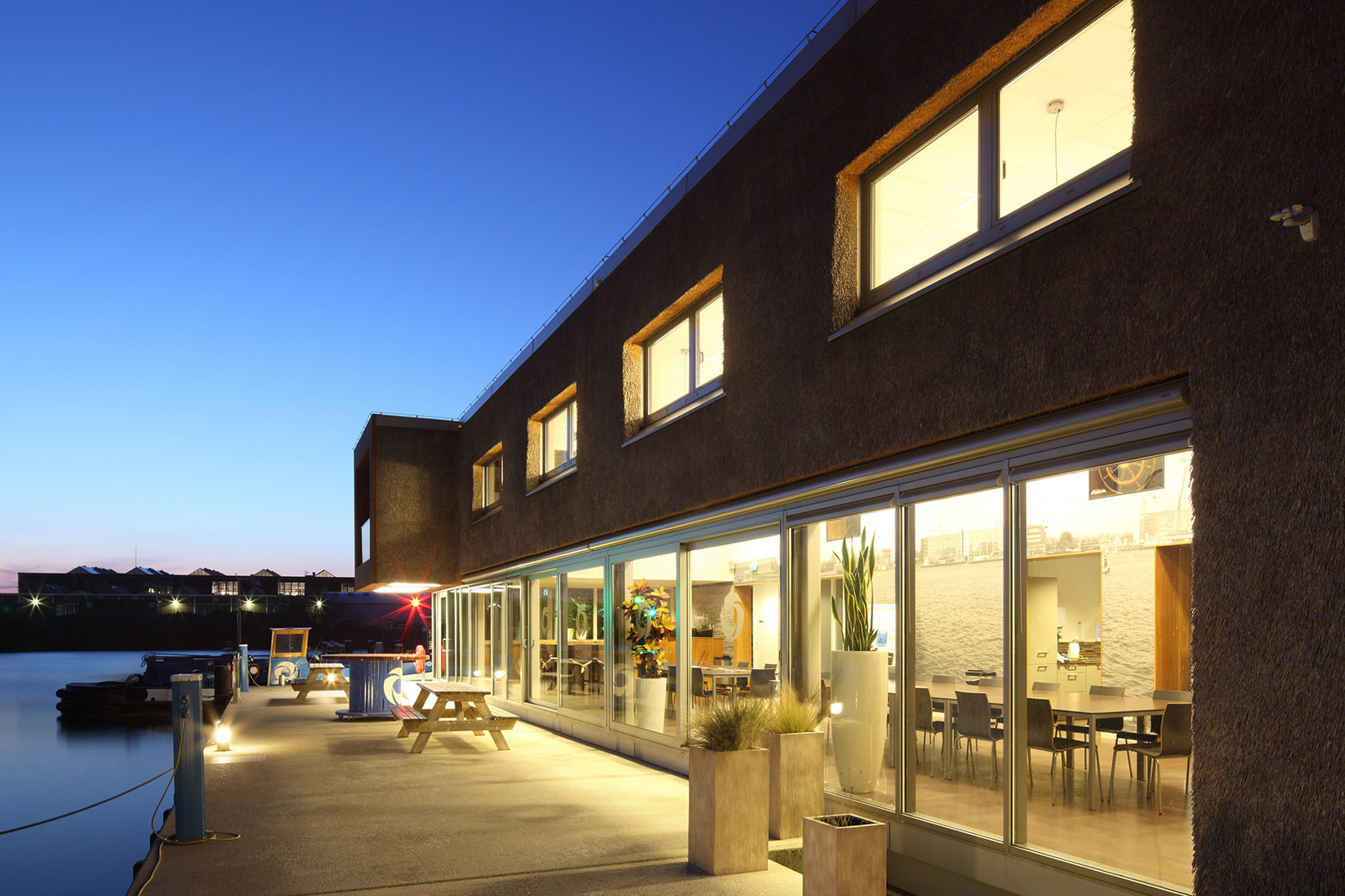 荷兰 Waternet 漂浮办公楼丨Attika Architekten-26