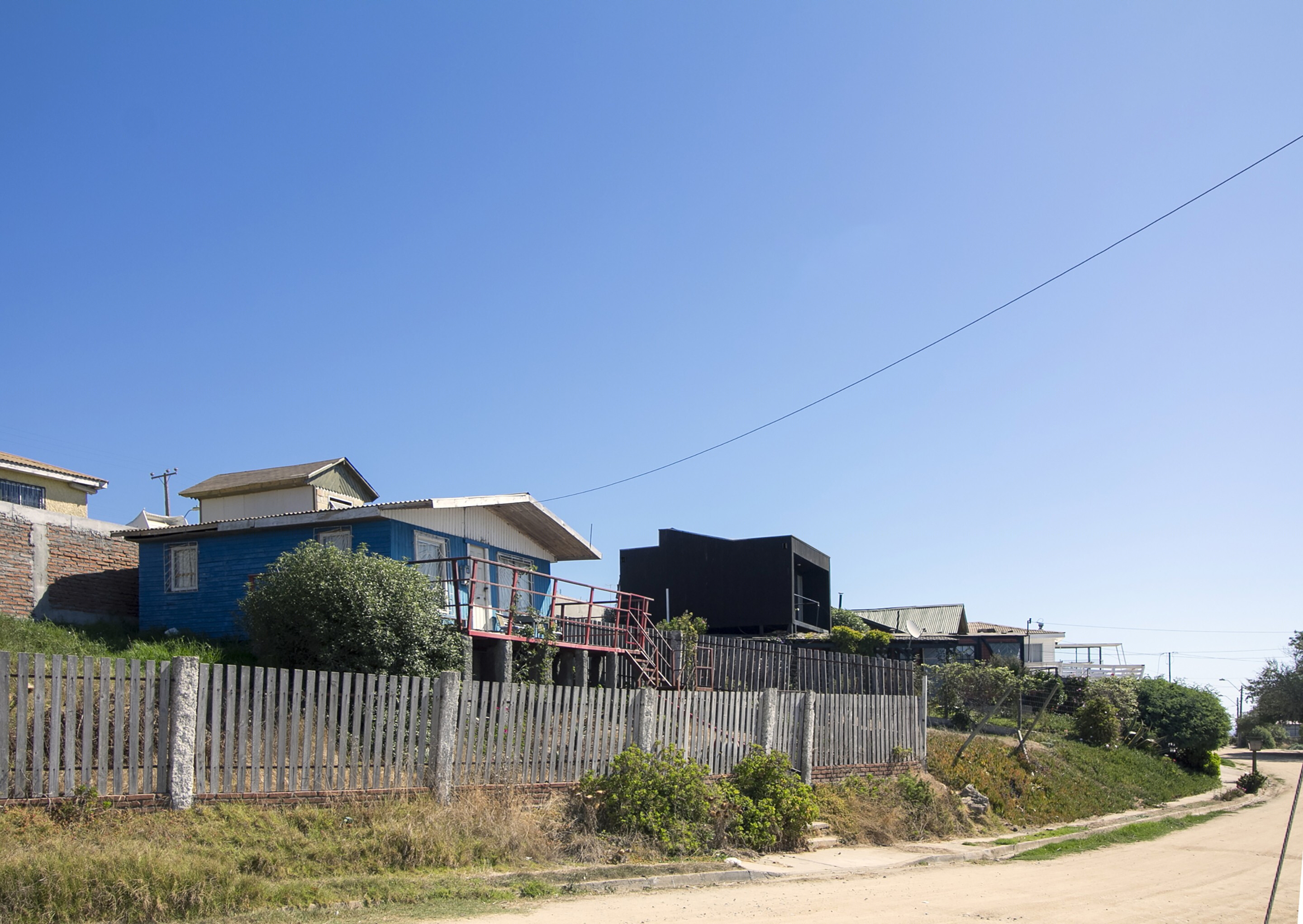 狭地逆袭！智利火车车厢变海景住宅-15