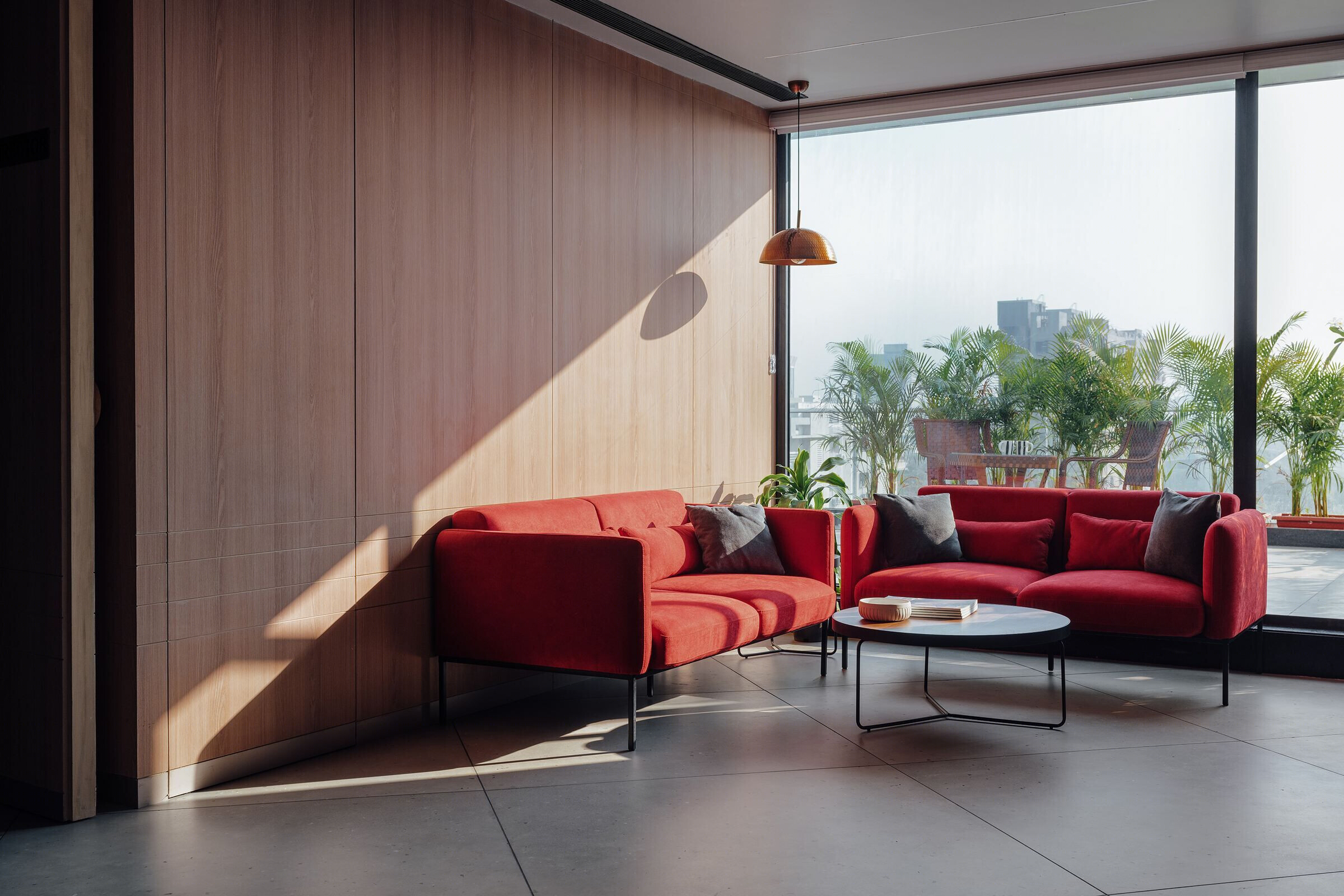 曙光办公室 · 东方光线下的现代与自然融合丨印度丨ADDA Architects-23