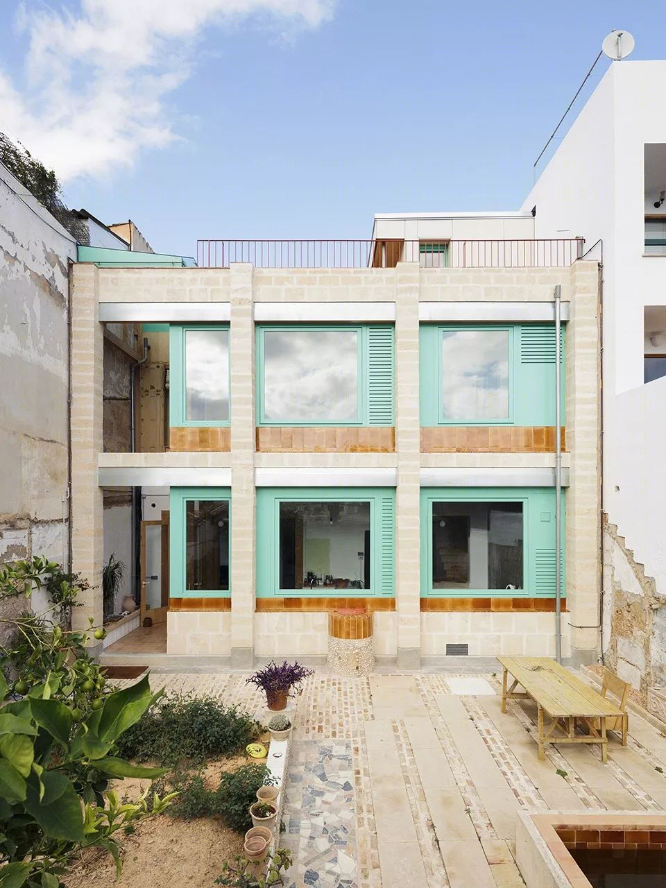 轻量化的 Plywood 住宅 | 胶合板搭建出的缤纷世界-0