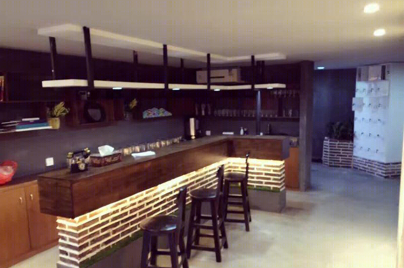 梅州蕉岭前沿剪烫潮牌风格店设计-30