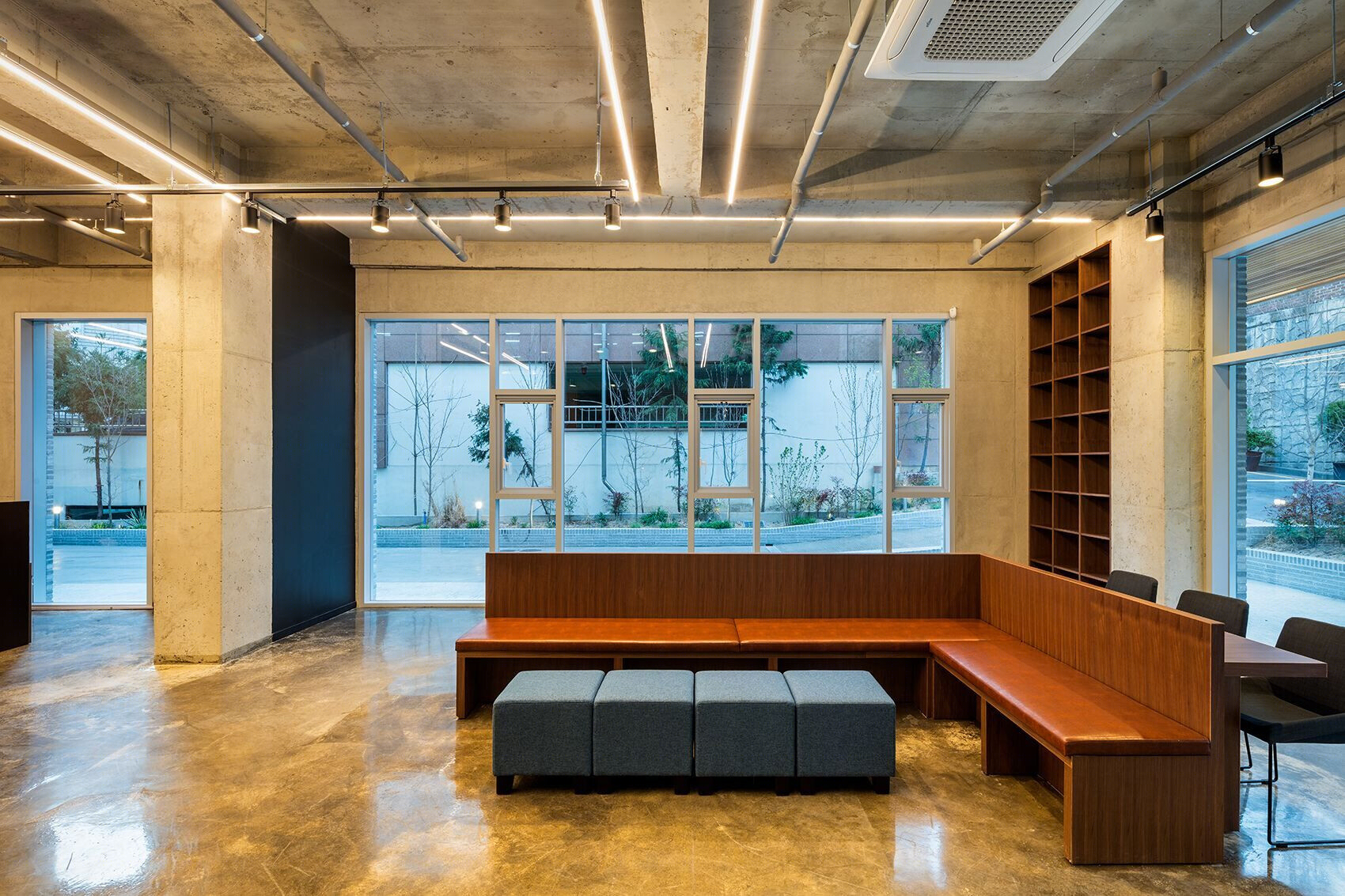 首尔“11 Terrace” · 打造与街道互动的办公空间-57