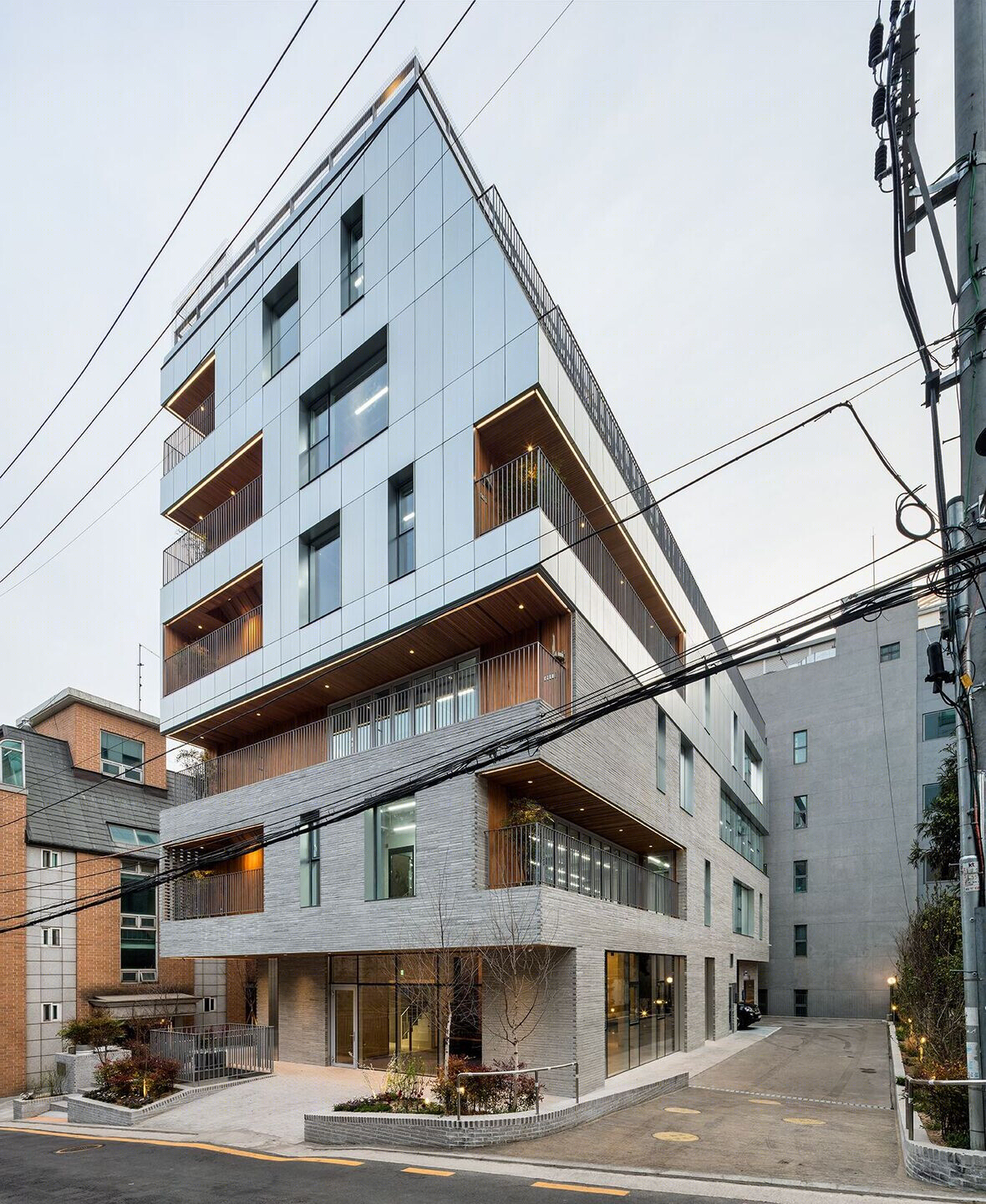 首尔“11 Terrace” · 打造与街道互动的办公空间-58