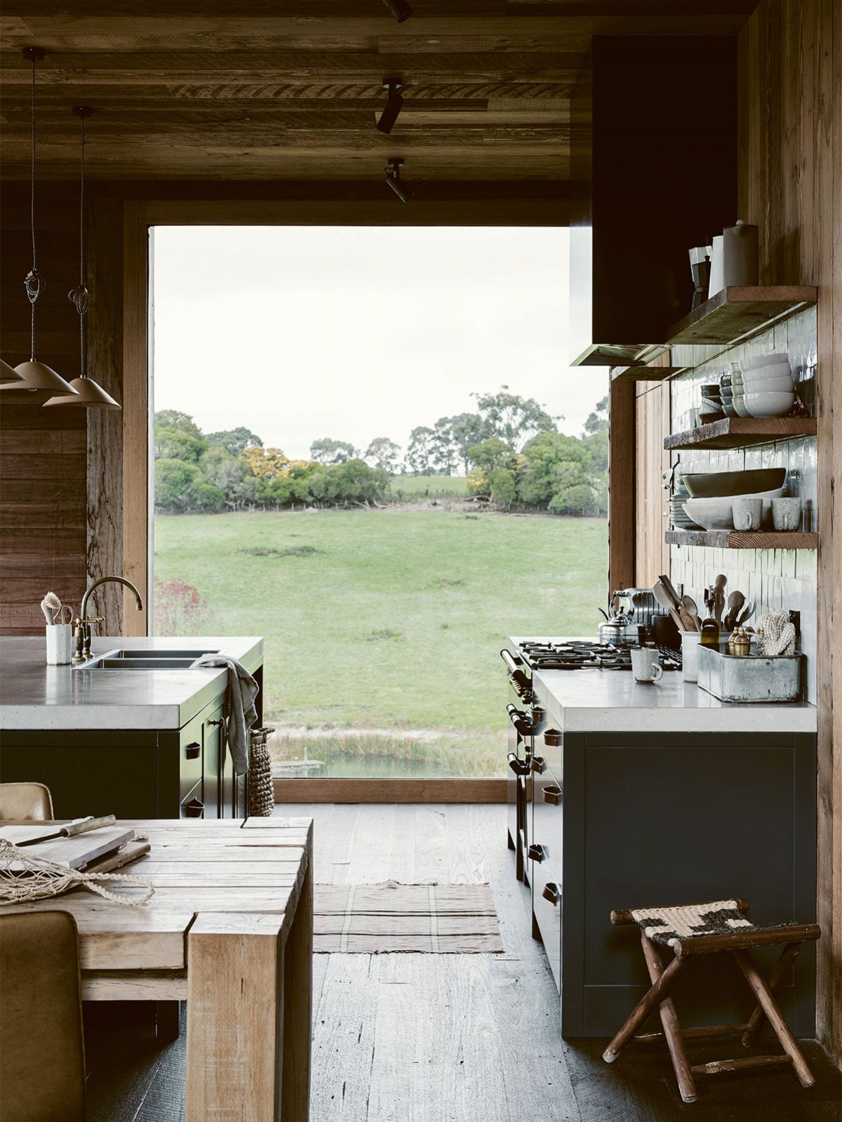Victorian Hinterland | 废弃木材打造独特乡村小屋-6