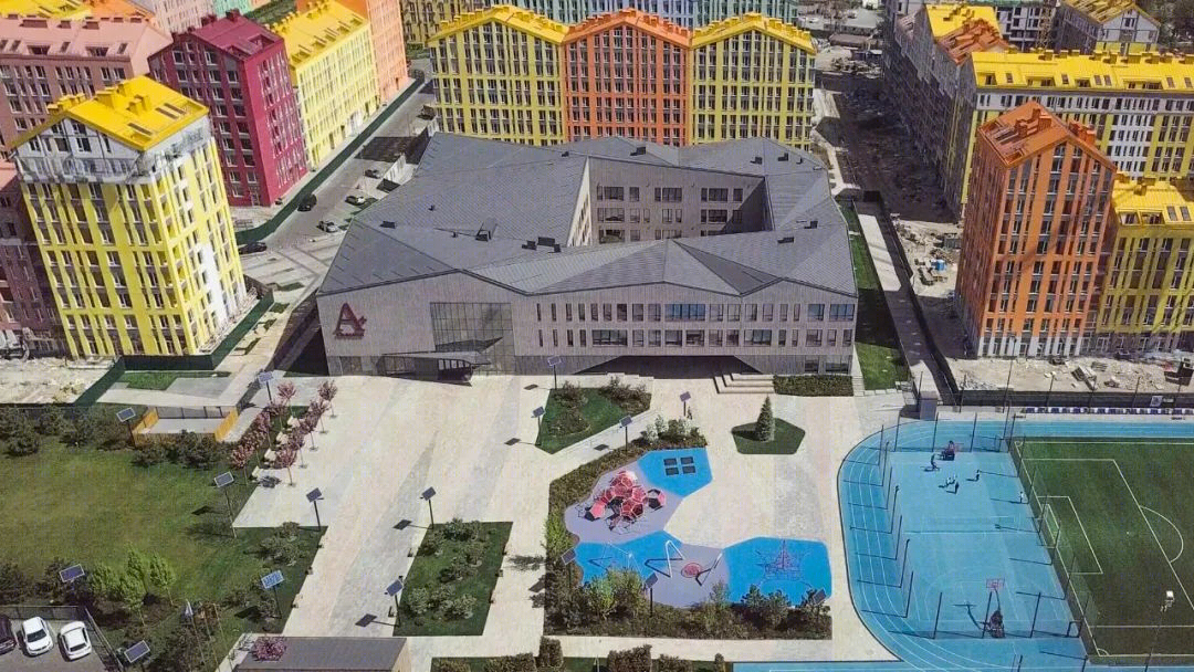 多彩基辅学校体育馆,寓教于乐的空间设计-0
