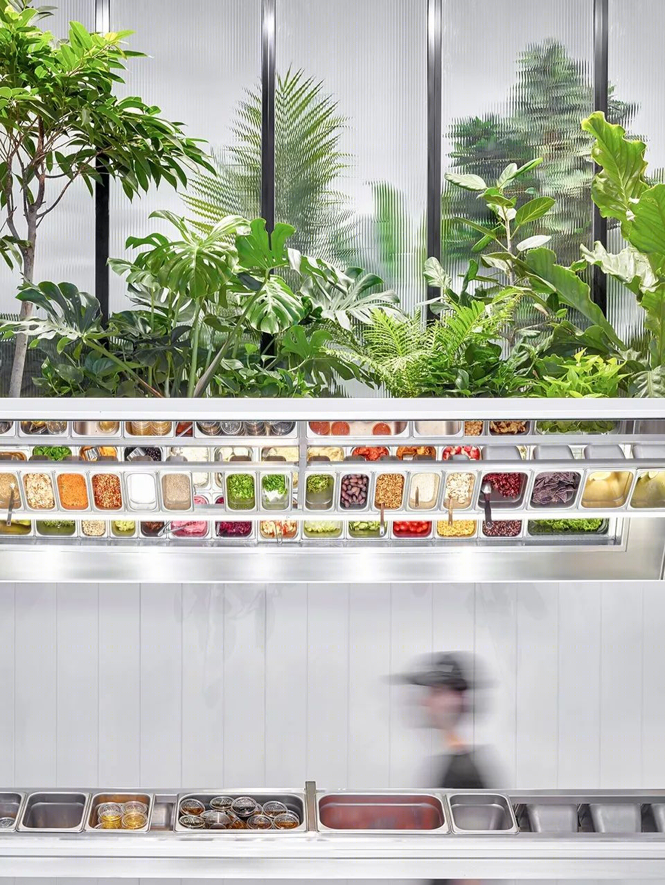 多伦多 iQ Food Co.餐厅 | 自然元素融入沉浸式体验设计-10