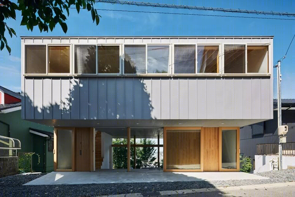 日本三平台住宅 | 嵌入山坡的自然生活空间-12