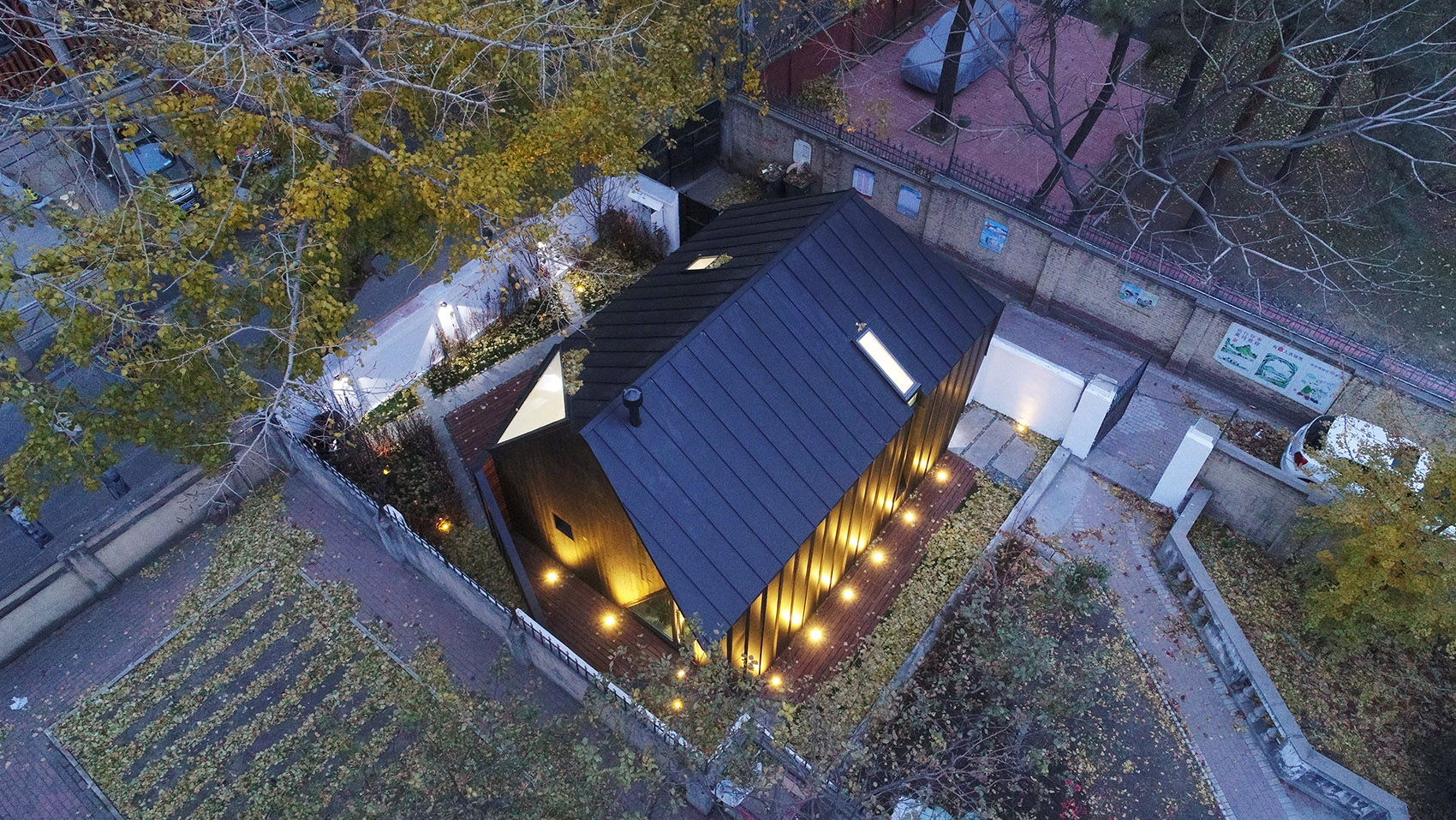 高纬度之家 · 哈尔滨历史街区的包裹性新建筑-40