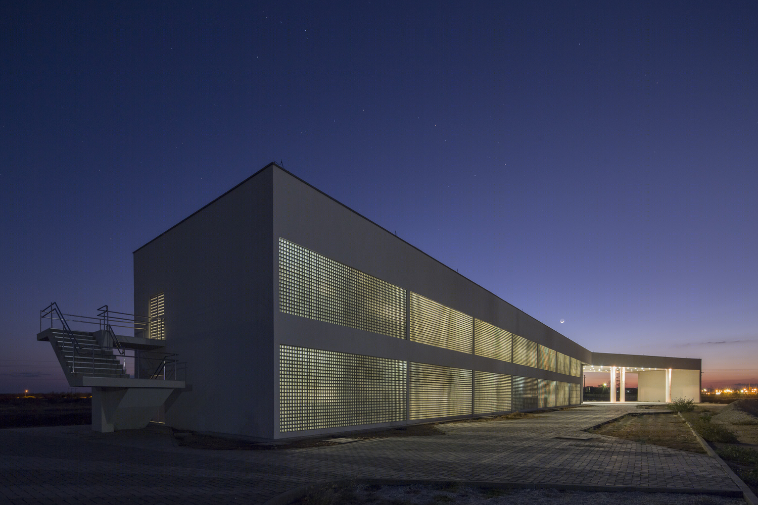 巴西联邦大学行政楼 · 封闭与开放的完美交融丨Rede Arquitetos-28