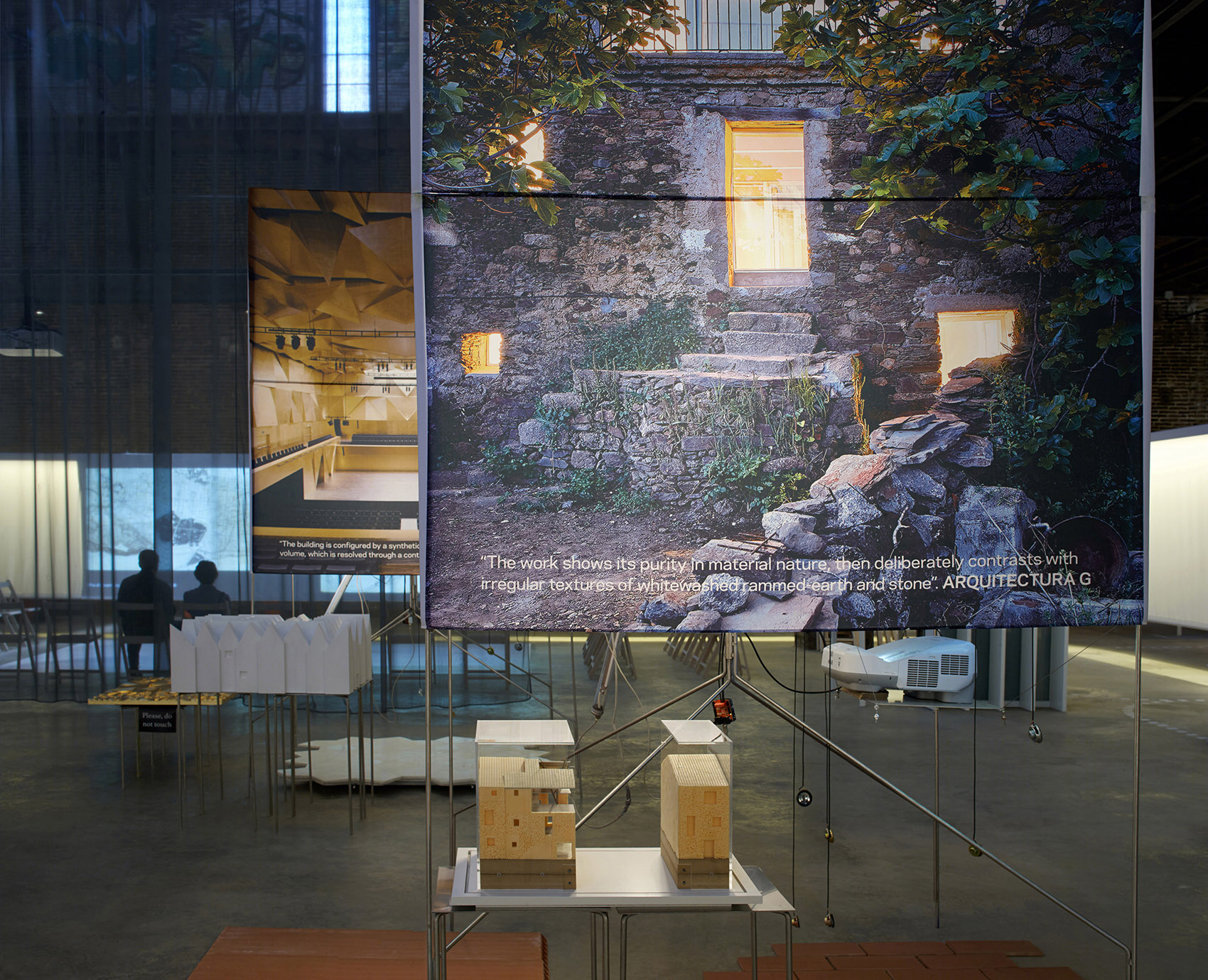 密斯·凡·德罗奖巡展 · 模块化空间设计-13