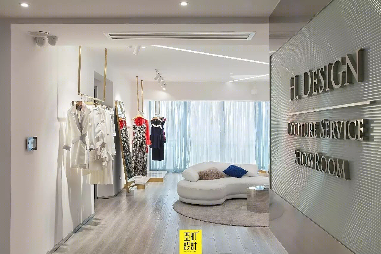 时尚设计师的纯白金属空间-17